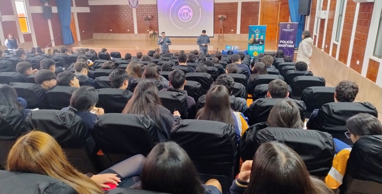 La Armada de Chile dicta una charla vocacional para nuestros/as estudiantes